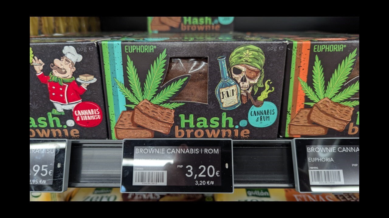 una botiga andorrana  les galletes amb cannabis.jpg